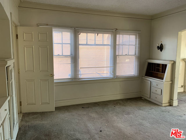 4260 S Figueroa Street, Los Angeles CA: https://media.crmls.org/mediaz/1499a44b-ed07-488c-8e31-50874d0c44f1.jpg