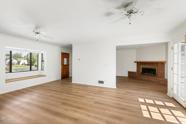 Detail Gallery Image 4 of 29 For 2432 Carol Park Pl, Montrose,  CA 91020 - 3 Beds | 3 Baths