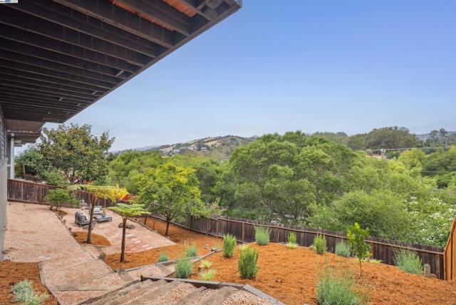 1768 Astor Ct, San Leandro CA: https://media.crmls.org/mediaz/149a373f-9183-4ccf-986f-f6a8861888d5.jpg
