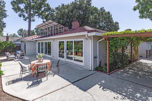 12457 BROOKGLEN Drive, Saratoga CA: https://media.crmls.org/mediaz/149a8f52-9ae5-466a-aeed-8965142e582a.jpg