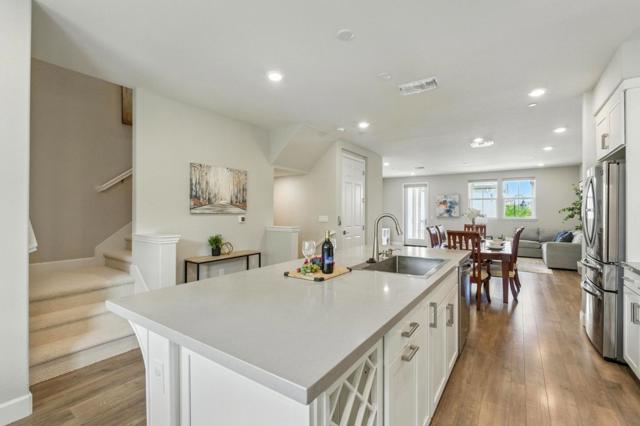 577 Hollow Falls, Fremont CA: https://media.crmls.org/mediaz/149aa597-4176-4050-b8d2-0ebf6dae25e6.jpg