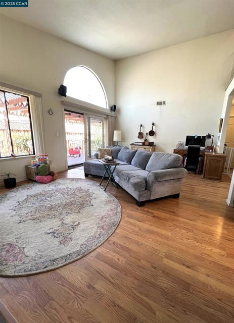 1170 Mills Place, Oakley CA: https://media.crmls.org/mediaz/149aabfd-7c78-4397-aedf-eda78e0db880.jpg
