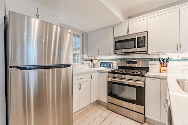 207 Elkwood Ave, Imperial Beach CA: https://media.crmls.org/mediaz/149aaf18-43ca-47f7-a6ac-b37f3f856654.jpg