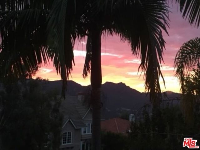 16763 Monte Hermoso Drive, Pacific Palisades CA: https://media.crmls.org/mediaz/149b2073-e5ab-45db-b3cc-9b2e0269f53f.jpg