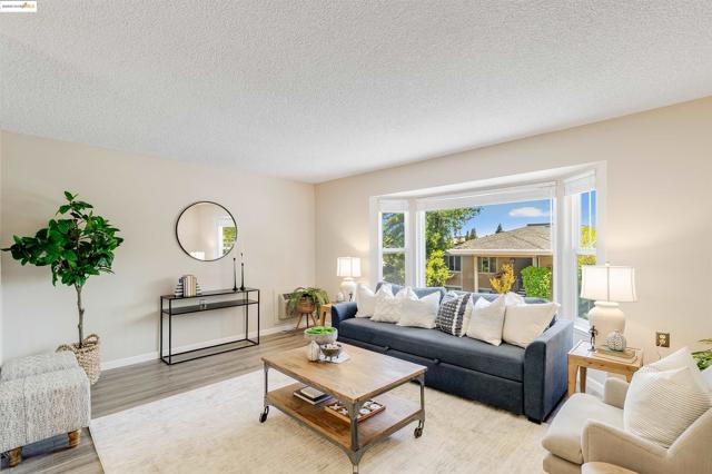 1405 Ptarmigan Dr, Walnut Creek CA: https://media.crmls.org/mediaz/149b5922-6262-498c-b58c-15814a9a94df.jpg