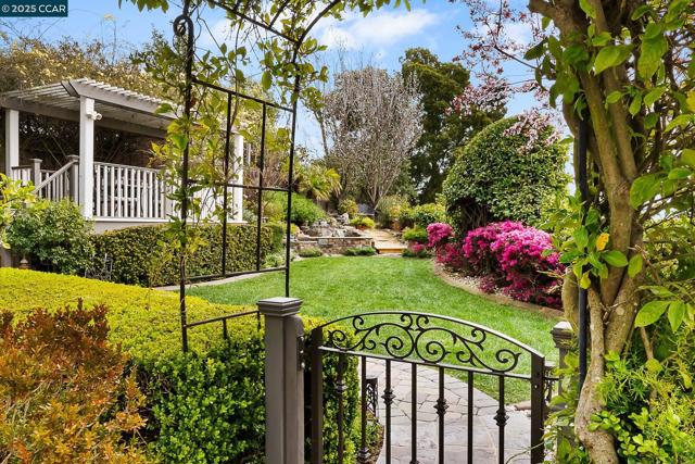 1620 Saint Francis Ct, Benicia CA: https://media.crmls.org/mediaz/149bc30b-6c13-4c50-820c-b8aa63d46f41.jpg