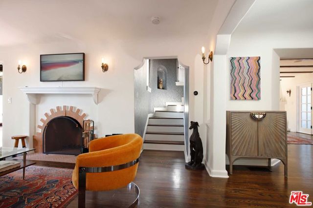 6749 Whitley Terrace, Los Angeles CA: https://media.crmls.org/mediaz/149c8740-7b90-49e8-bc29-49a823836eb6.jpg