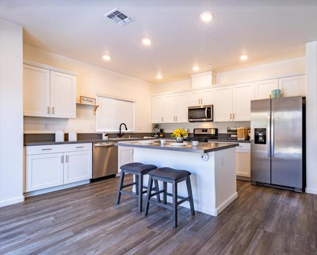 1367 Santini Avenue, Manteca CA: https://media.crmls.org/mediaz/149d441c-63c7-4c2a-8a28-c4160d54e0ef.jpg
