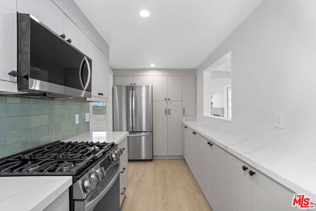 2336 Loma Vista Place, Los Angeles CA: https://media.crmls.org/mediaz/149d8aa2-6784-442f-97e8-b6dfd4540e3c.jpg