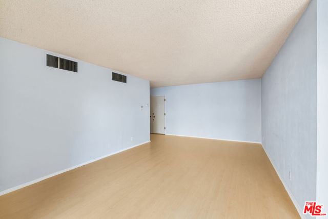 927 North Kings Road, 114 photo 6