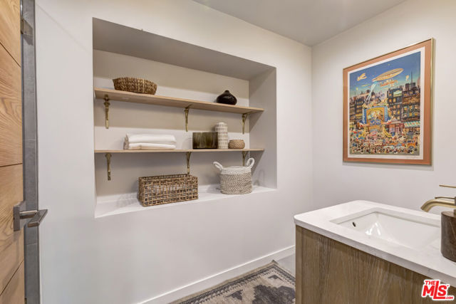 3404 Glenalbyn Drive, Los Angeles CA: https://media.crmls.org/mediaz/149e5f0d-c90c-452e-bc81-205843017d52.jpg