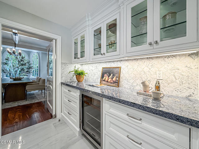 581 Lakeview Canyon Road, Westlake Village CA: https://media.crmls.org/mediaz/149e6117-5645-4693-a18c-5f1f96c956ad.jpg