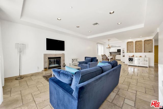11952 Montana Avenue, Los Angeles CA: https://media.crmls.org/mediaz/149eb565-6eb8-45ad-a2b6-7b62f21c43c8.jpg