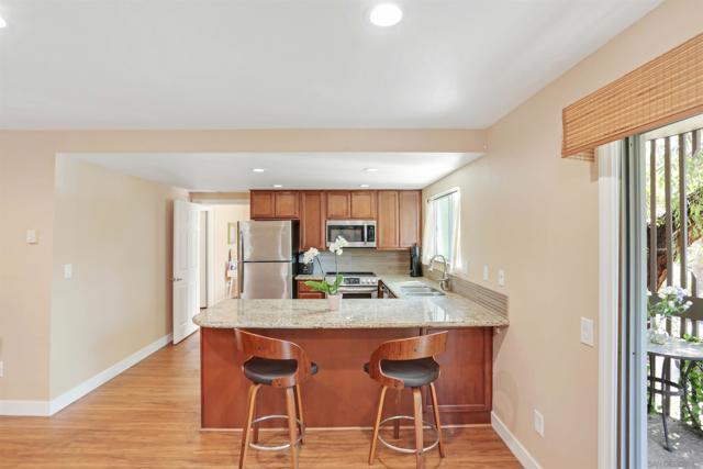 155 Rosebay Dr, Encinitas CA: https://media.crmls.org/mediaz/149f5945-4f44-4384-9846-78f61241fdb0.jpg