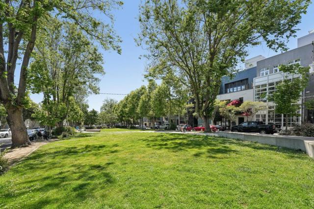 1 S Park Street, San Francisco CA: https://media.crmls.org/mediaz/149ff159-0ffb-411a-80e6-235192bac7ad.jpg