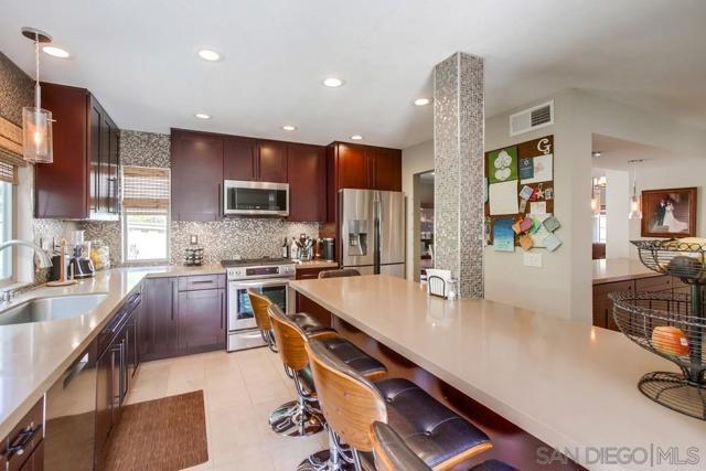 11840 SPRINGSIDE ROAD, San Diego CA: https://media.crmls.org/mediaz/14a00aed-e2d8-48d4-ac8b-67c00f160417.jpg