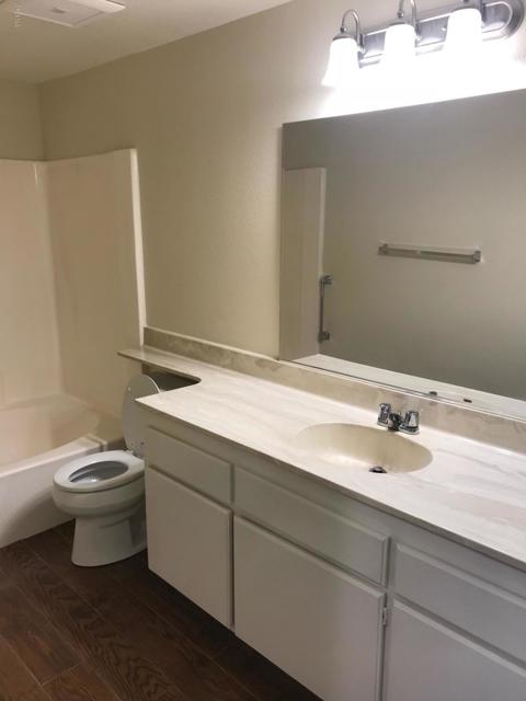 245 Oak Leaf Drive, Thousand Oaks CA: https://media.crmls.org/mediaz/14a01518-1bb2-44b4-bcb8-8a479e2d43fa.jpg
