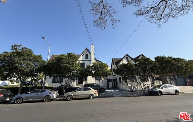 5076 Lemon Grove Avenue, Los Angeles CA: https://media.crmls.org/mediaz/14a05fef-4bce-429e-b905-22cfbb700057.jpg