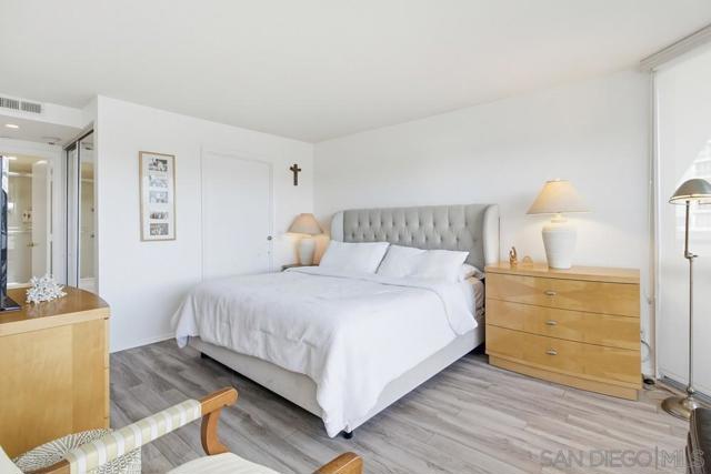 1820 Avenida Del Mundo, Coronado CA: https://media.crmls.org/mediaz/14a06aaf-901f-427c-bb06-ff0d95668de3.jpg