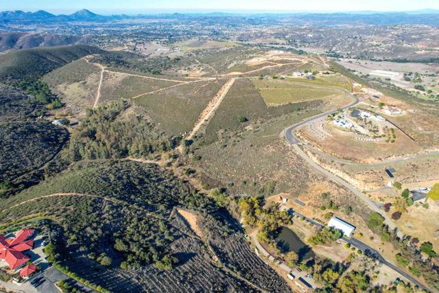 18408 Sweet Ln, Ramona CA: https://media.crmls.org/mediaz/14a0c53d-5f73-4b58-8603-d14790644d70.jpg