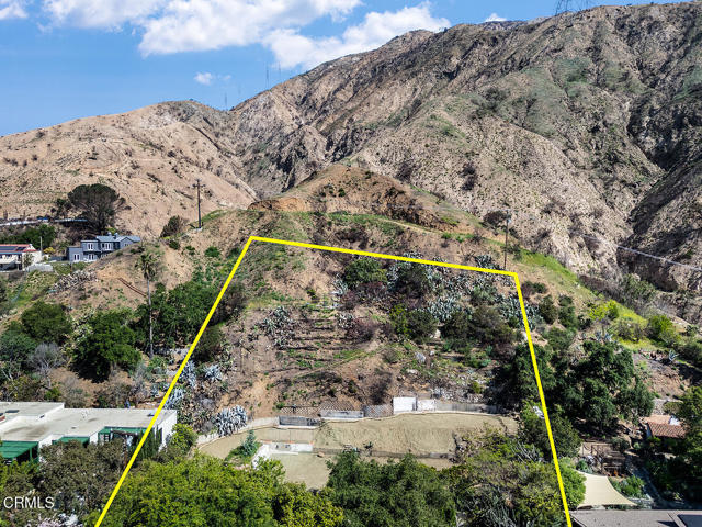 2115 Pinecrest Dr, Altadena CA: https://media.crmls.org/mediaz/14a16742-9b12-4cc5-9115-5a7e9312f5d8.jpg