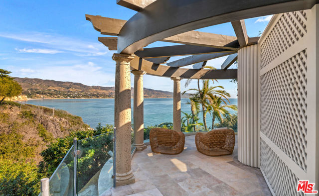 28808 Cliffside Drive, Malibu CA: https://media.crmls.org/mediaz/14a1c536-4d0d-4d92-942b-6d6b21b1f5d5.jpg