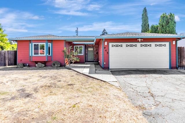 945 San Ramon Court, Mountain View CA: https://media.crmls.org/mediaz/14a29906-b856-45c7-879b-1d0d4d03b52a.jpg
