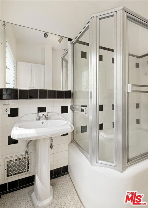 6612 Emmet Terrace, Los Angeles CA: https://media.crmls.org/mediaz/14a2bb60-bc8b-46f3-b7c4-a735a82a1a37.jpg