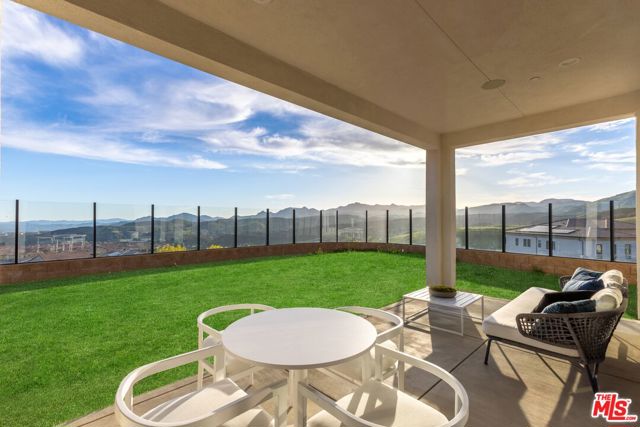 20668 W Hummingbird Court, Porter Ranch CA: https://media.crmls.org/mediaz/14a2f3b8-01d7-4407-b5a6-3e876f672c64.jpg