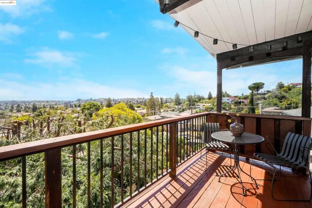 4329 Lawrence Dr, Castro Valley CA: https://media.crmls.org/mediaz/14a30d9f-806a-478d-9ea4-b2698041f4d0.jpg