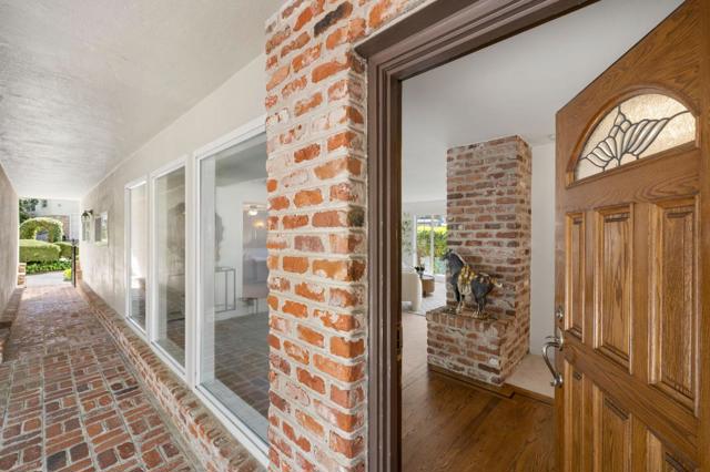 2 Corte Camellia, Millbrae CA: https://media.crmls.org/mediaz/14a3805b-77f0-4314-8c3b-a3b873128fc0.jpg