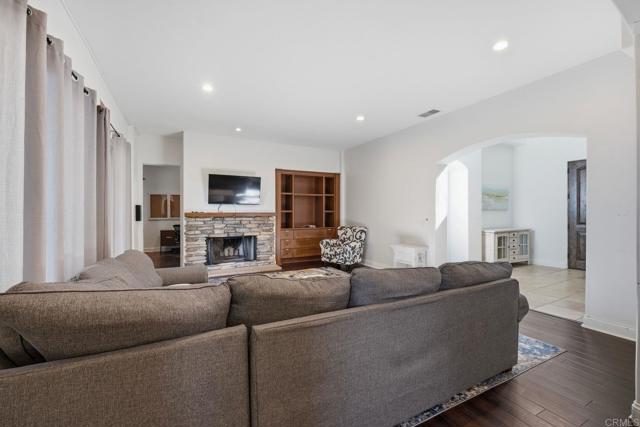 Detail Gallery Image 8 of 25 For 2556 La Costa Ave, Carlsbad,  CA 92009 - 4 Beds | 3/1 Baths