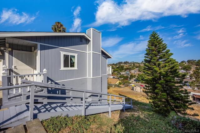 1180 Evelyn St, San Diego CA: https://media.crmls.org/mediaz/14a3f417-1170-465a-b7d4-1cb4f729983a.jpg