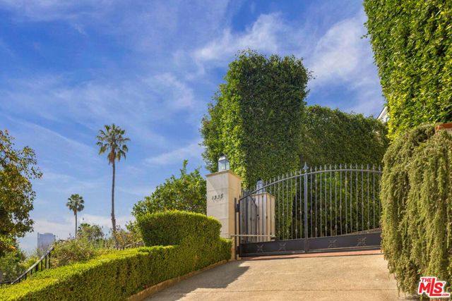 5 Bed Home for Sale in Los Angeles, California