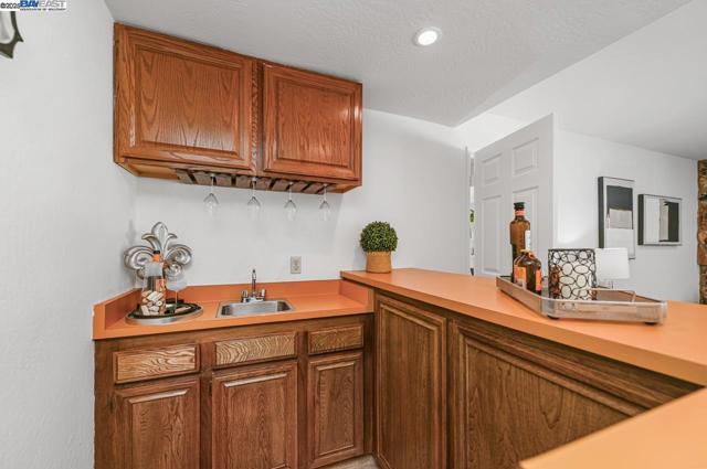 351 Castenada Ct, Danville CA: https://media.crmls.org/mediaz/14a50ef4-0acf-421d-89ab-48dbc14f133d.jpg