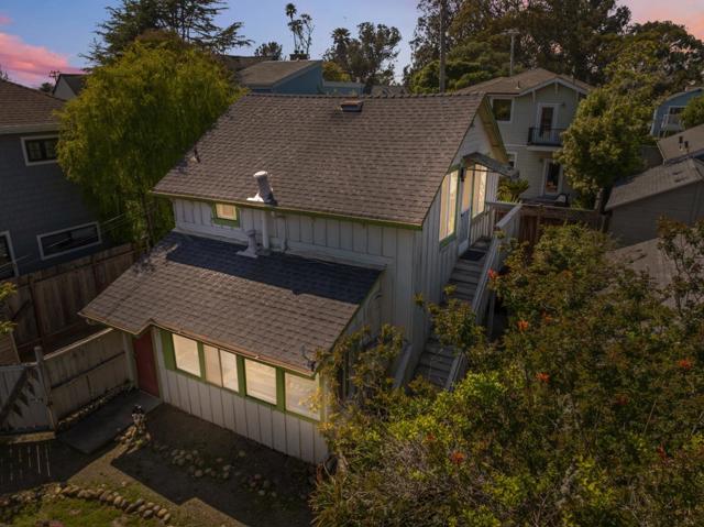 399 13th Avenue, Santa Cruz CA: https://media.crmls.org/mediaz/14a51239-2a7f-4c91-881f-e907b27ab466.jpg