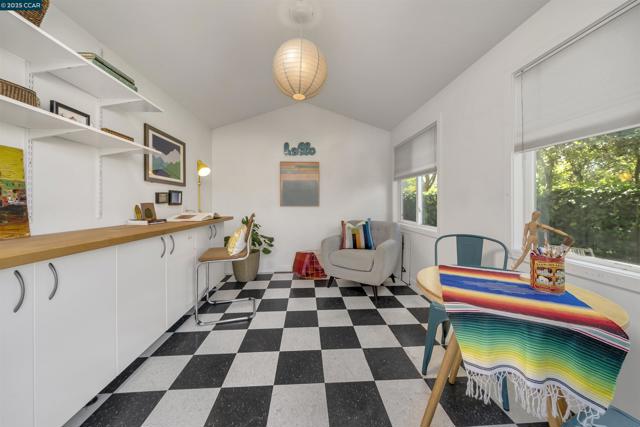 5430 Santa Cruz Ave, Richmond CA: https://media.crmls.org/mediaz/14a5914e-21e2-4a4d-972c-64d02cb92952.jpg