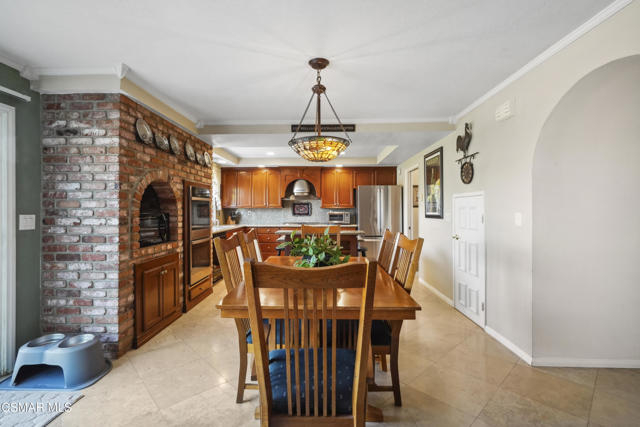 744 Calle Las Colinas, Newbury Park CA: https://media.crmls.org/mediaz/14a5ac79-99e5-4562-90be-c02d39a6bb24.jpg