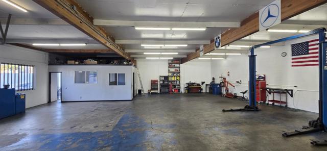 969 969 second, San Jose CA: https://media.crmls.org/mediaz/14a5c5f7-4271-4545-8fdc-ab58bd33e649.jpg