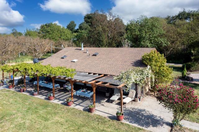 79547958 Lovers Lane, Hollister CA: https://media.crmls.org/mediaz/14a68089-c0e6-4f63-8565-646c98a39281.jpg