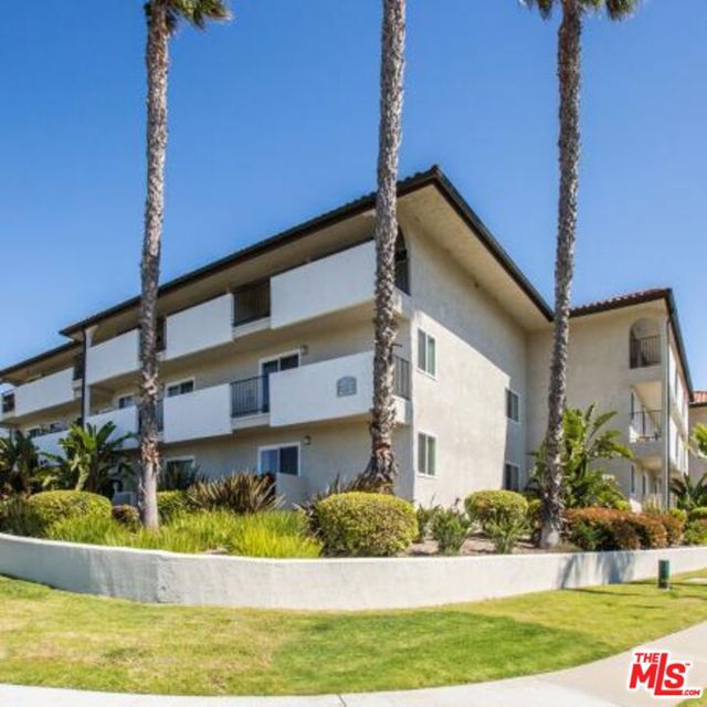 6600 Beachview Drive, Rancho Palos Verdes CA: https://media.crmls.org/mediaz/14a68479-7725-4a7c-800e-a70003b0c9ba.jpg