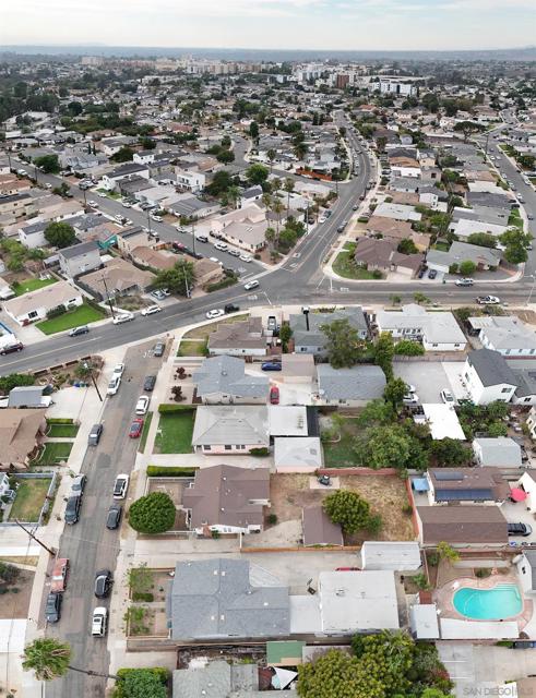 4749 Choctaw Dr, San Diego CA: https://media.crmls.org/mediaz/14a6ac28-33cc-4d09-9225-35f7d0f4cb62.jpg