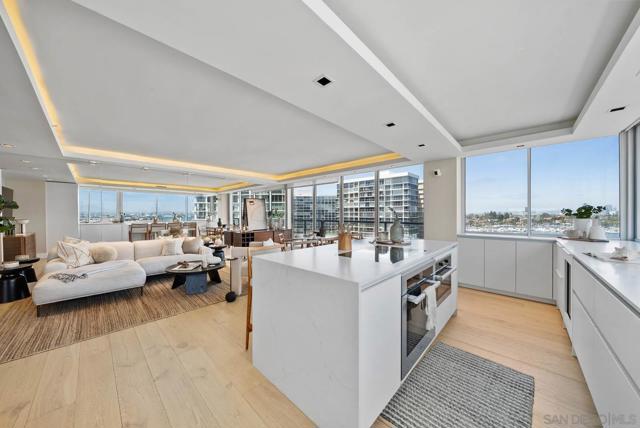 1780 Avenida Del Mundo, Coronado CA: https://media.crmls.org/mediaz/14a6ae0a-d8fd-44d7-b53d-970af22f17fc.jpg