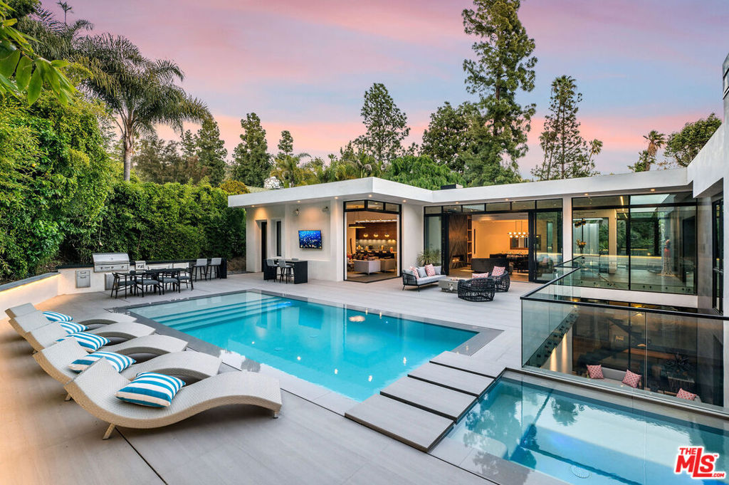 1049 Loma Vista Drive