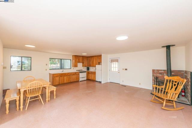 121 Mountain Aire Ln, Trinity Center CA: https://media.crmls.org/mediaz/14a6e6c8-508d-4237-b40f-2126b65d87cc.jpg
