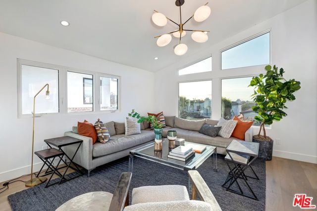 3528 Walnut Avenue, Manhattan Beach, California 90266, 5 Bedrooms Bedrooms, ,3 BathroomsBathrooms,Residential,Sold,Walnut,23238455
