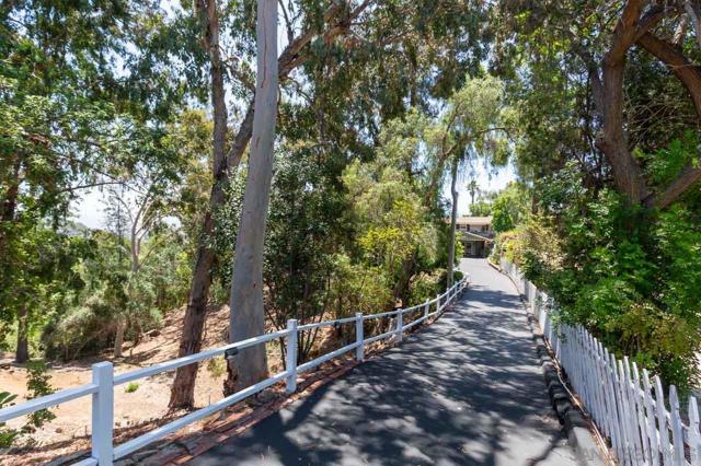 11339 Rolling Hills Dr, El Cajon CA: https://media.crmls.org/mediaz/14a722f6-18e0-4541-b191-e31d836a5c67.jpg