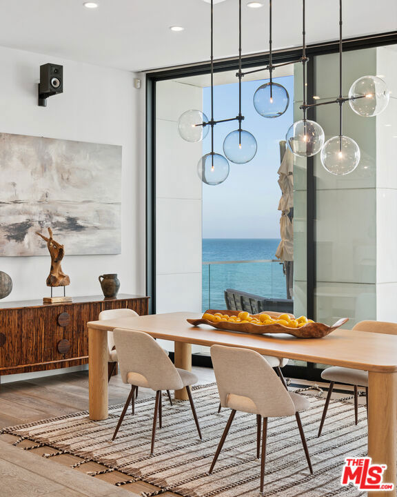 26814 Malibu Cove Colony Drive, Malibu CA: https://media.crmls.org/mediaz/14a76396-85ad-46fe-8a95-c58d3ab87d1c.jpg