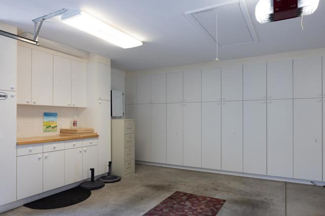 28092 Barn Way, Carmel CA: https://media.crmls.org/mediaz/14a79edc-1ad7-4508-b644-3ac1c1976f29.jpg