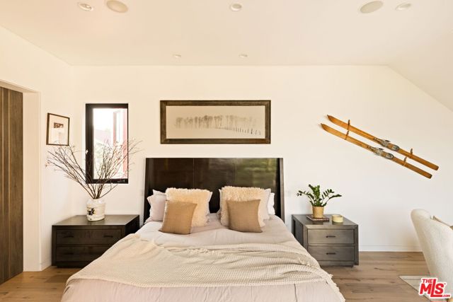 425 N Alfred Street, Los Angeles CA: https://media.crmls.org/mediaz/14a7cb03-bcf4-4c91-a4d7-6f7f13899fb4.jpg